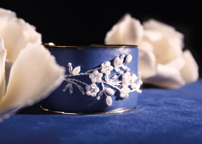 Broderie sur du cuir - objet d'exception par Brodé Paris