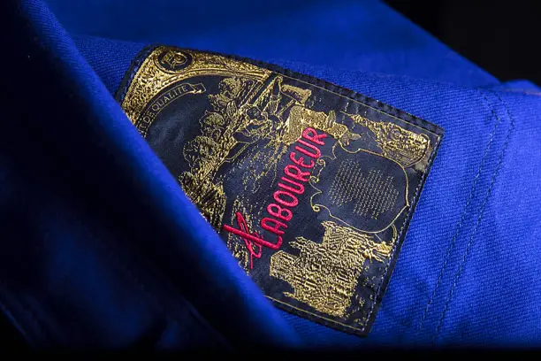 broderie sur bleu de travail - Les partenaires d'excellence exemple "Le Laboureur" pour Brodé Paris